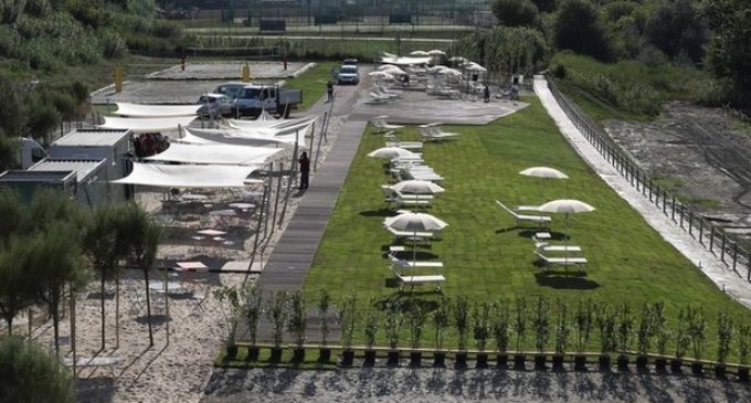 Miracolo A Tiberis La Spiaggia Sotto Ponte Marconi A Roma