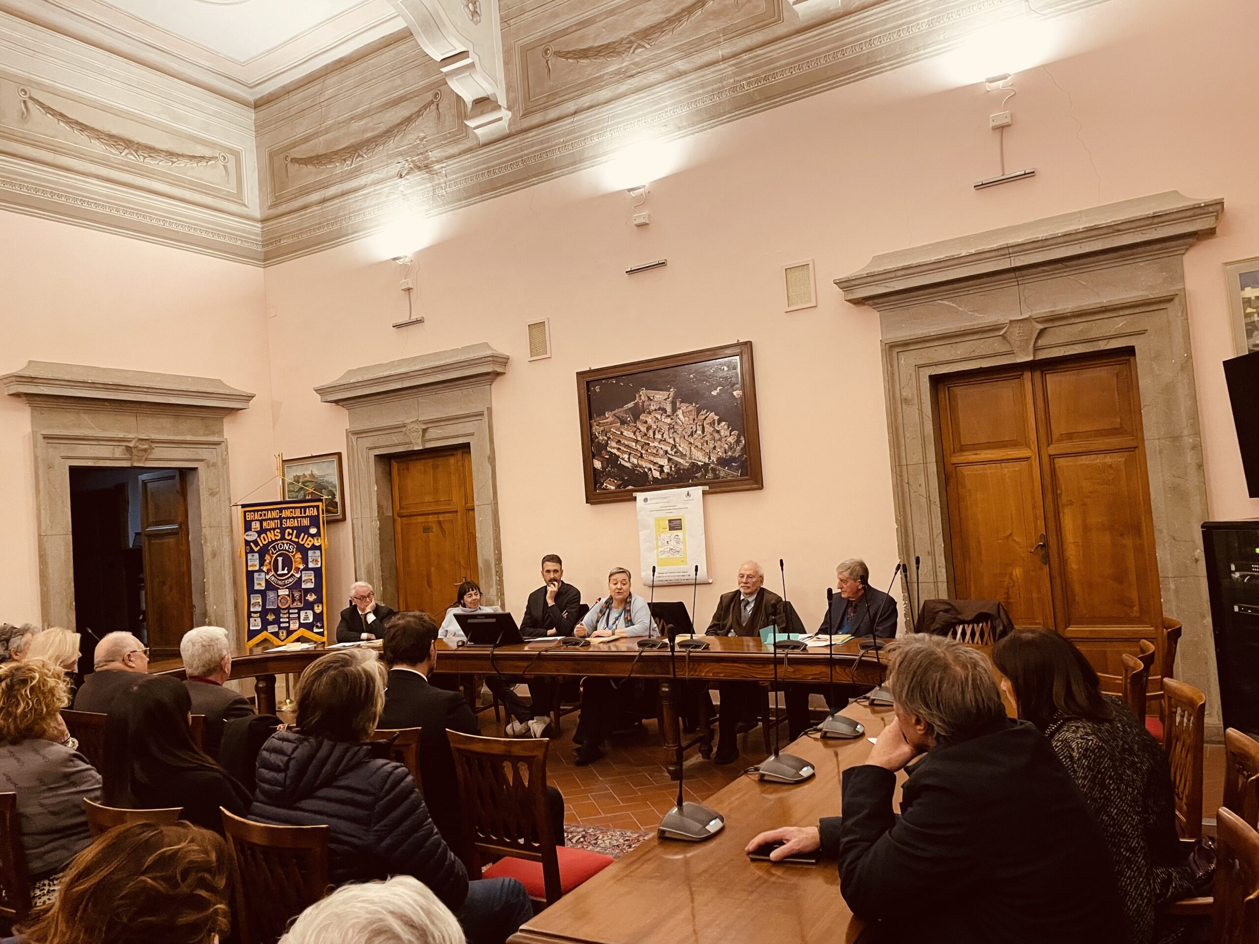 sala e relatori 2